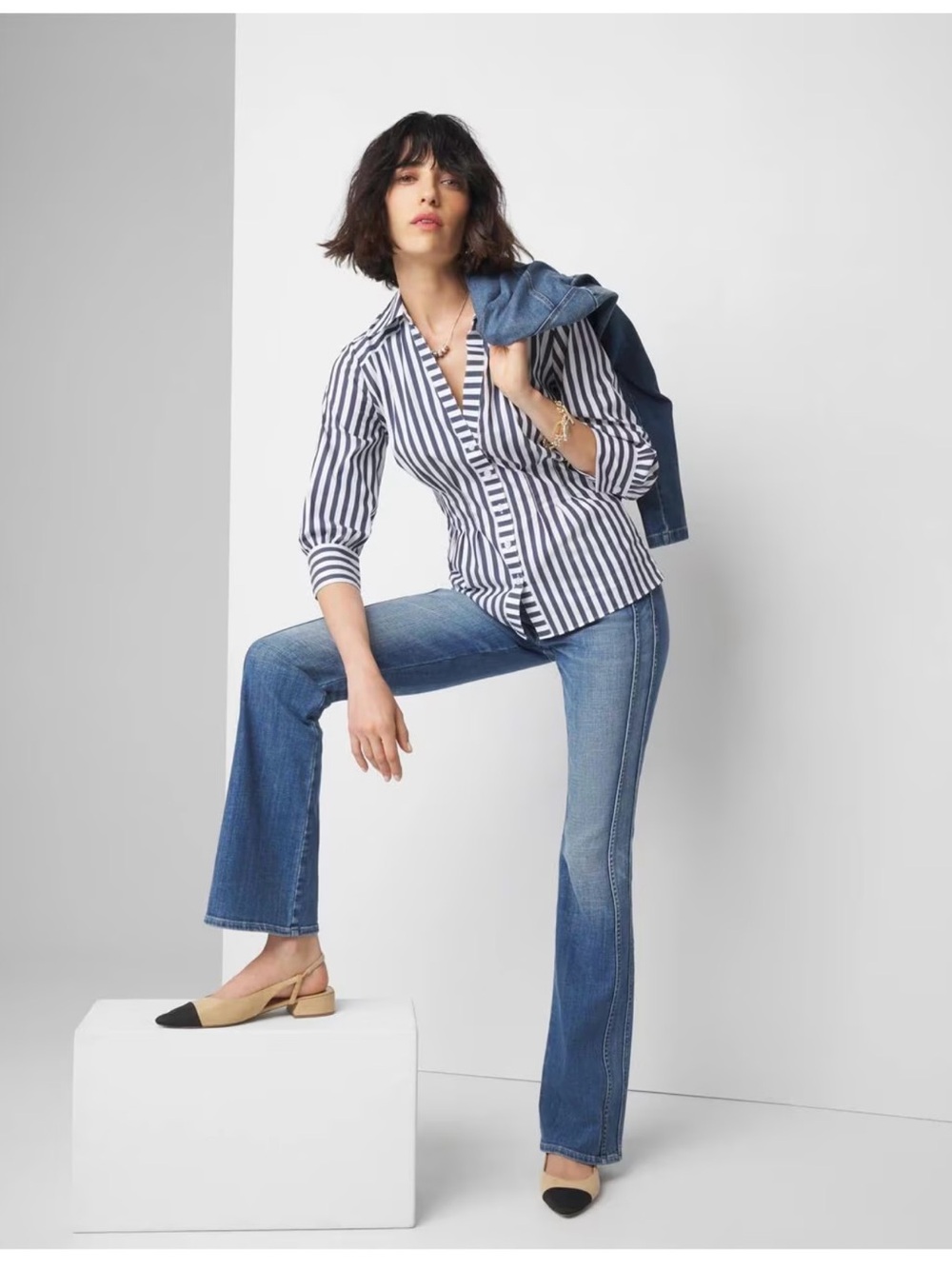 White House Black Market Navy & White Vertical-Stripe Button-Down size:6 - Picture 3 of 15